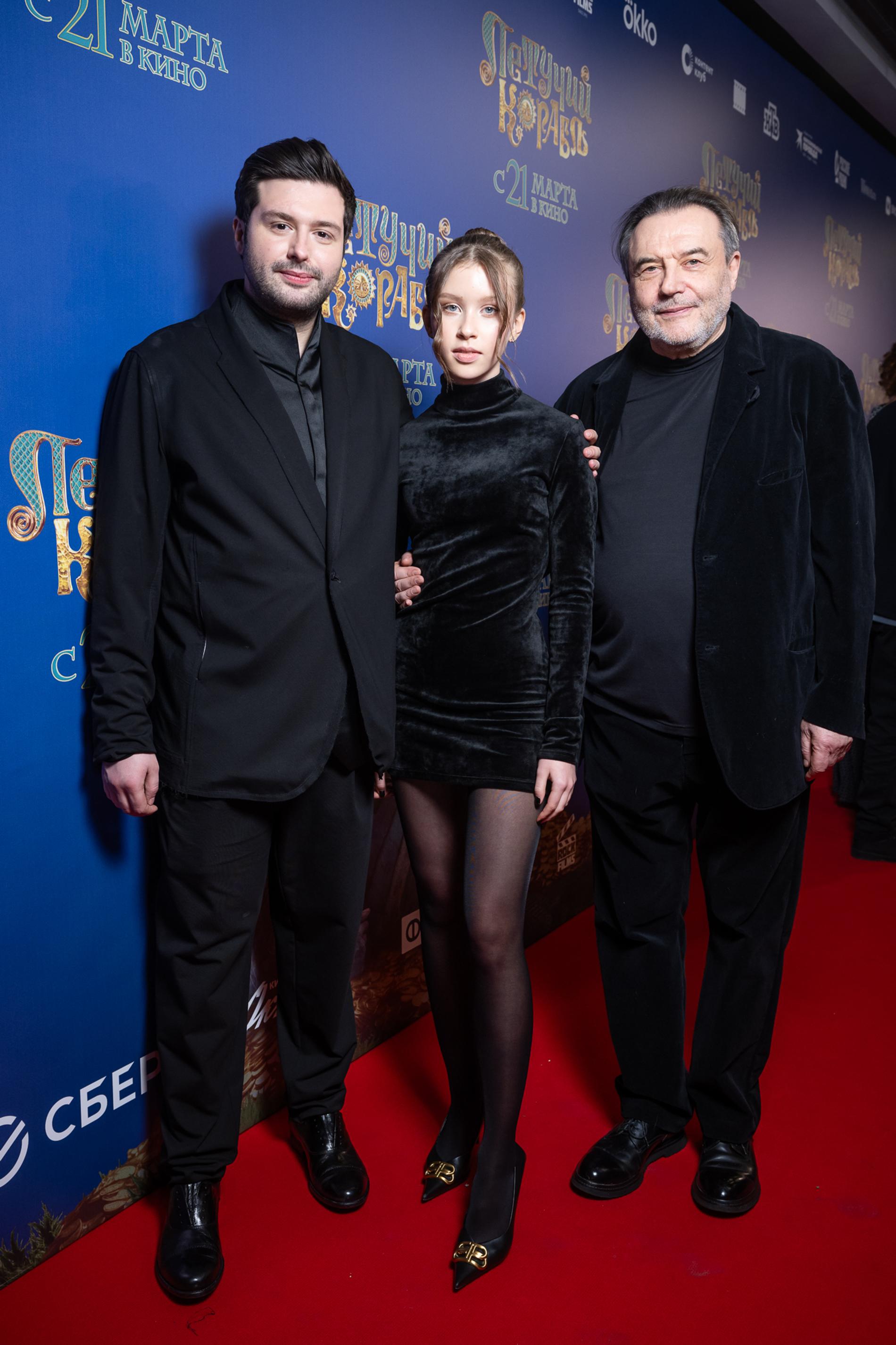 Алексей Учитель с сыном Ильей и дочкой Анной Пересильд. Фото: пресс-служба
