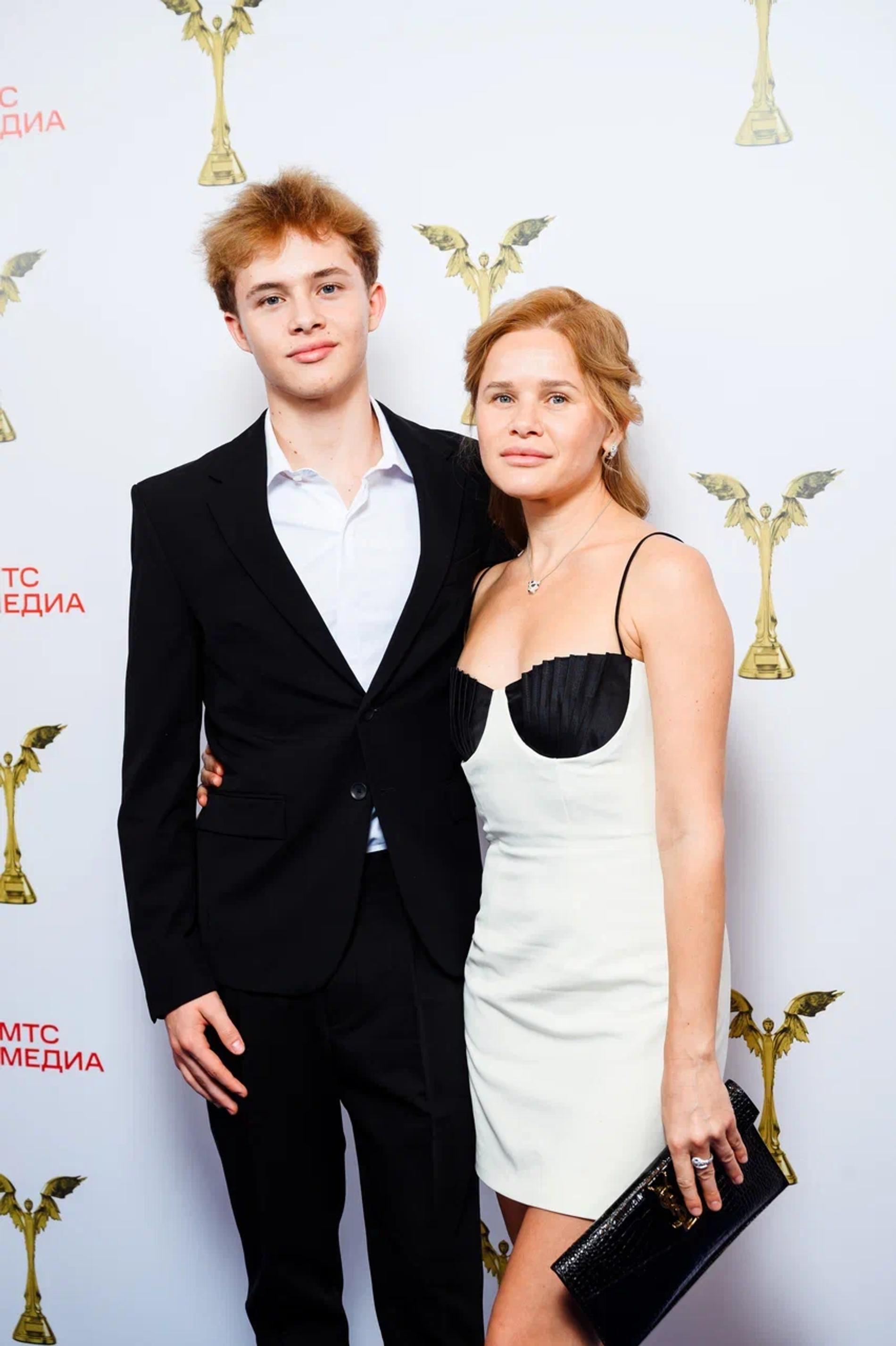 Леон Кемстач с мамой. Фото: пресс-служба