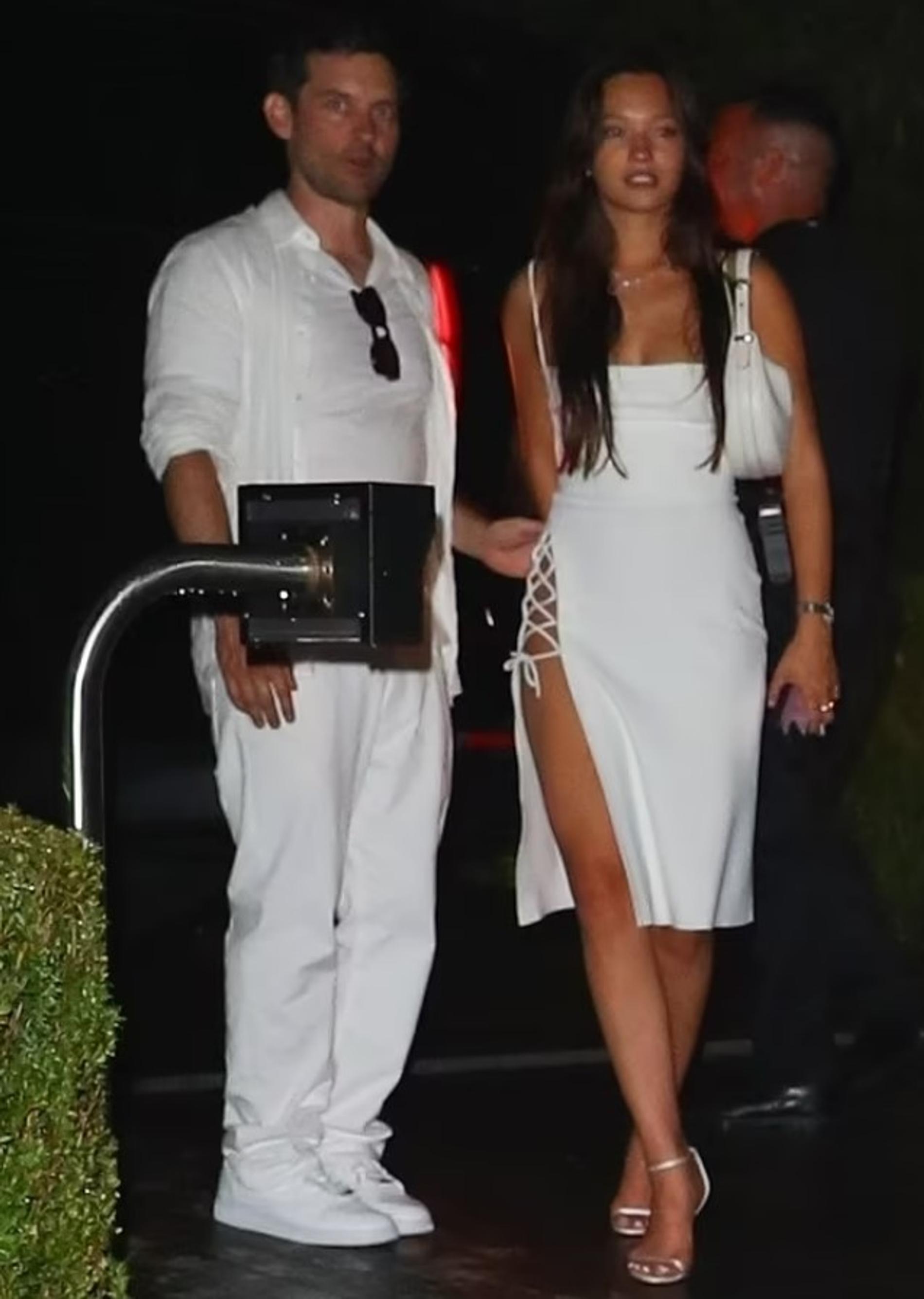 Тоби Магуайр и Лили Чи. Фото: BACKGRID