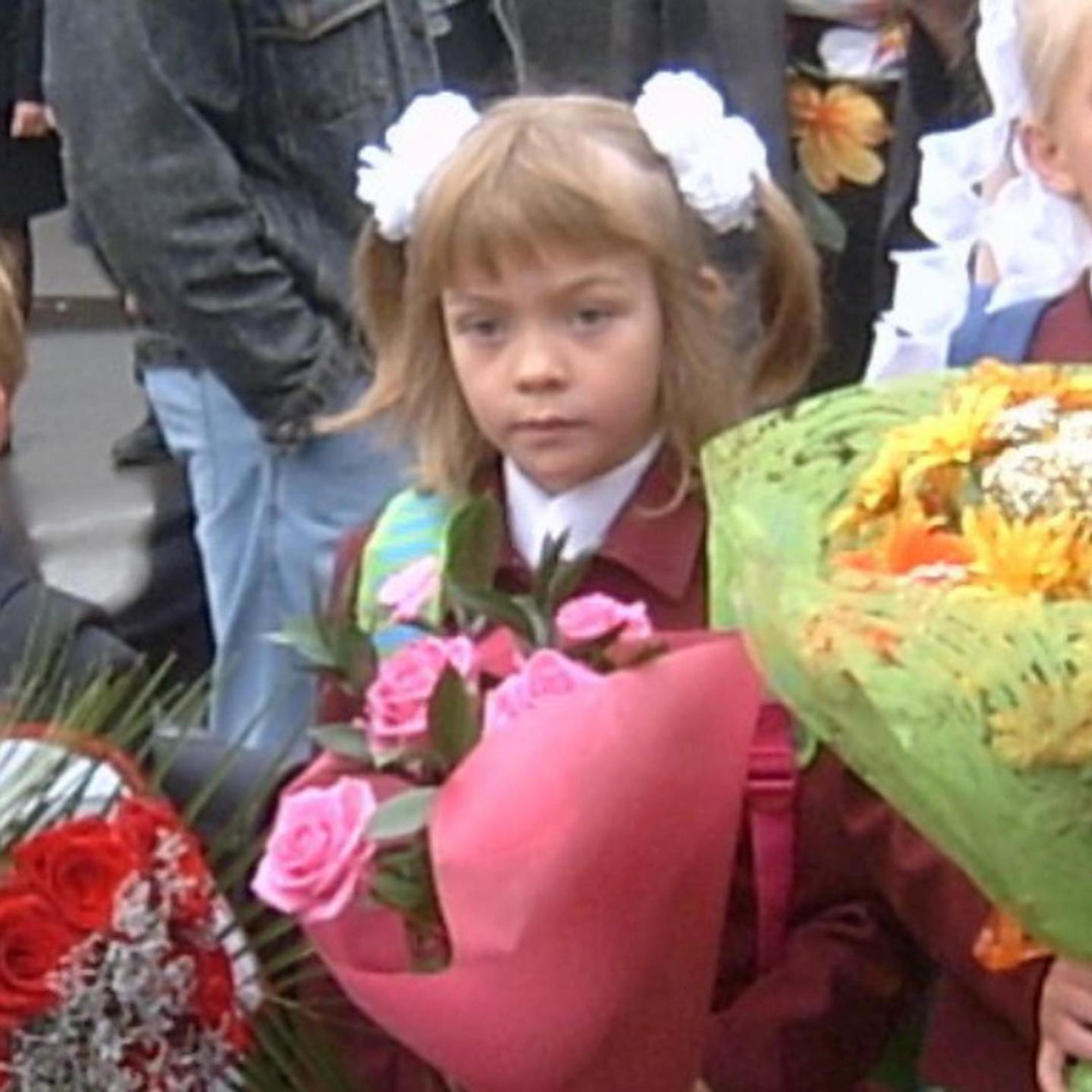 Маша Маева на школьной линейке. Фото: предоставлено командой артиста