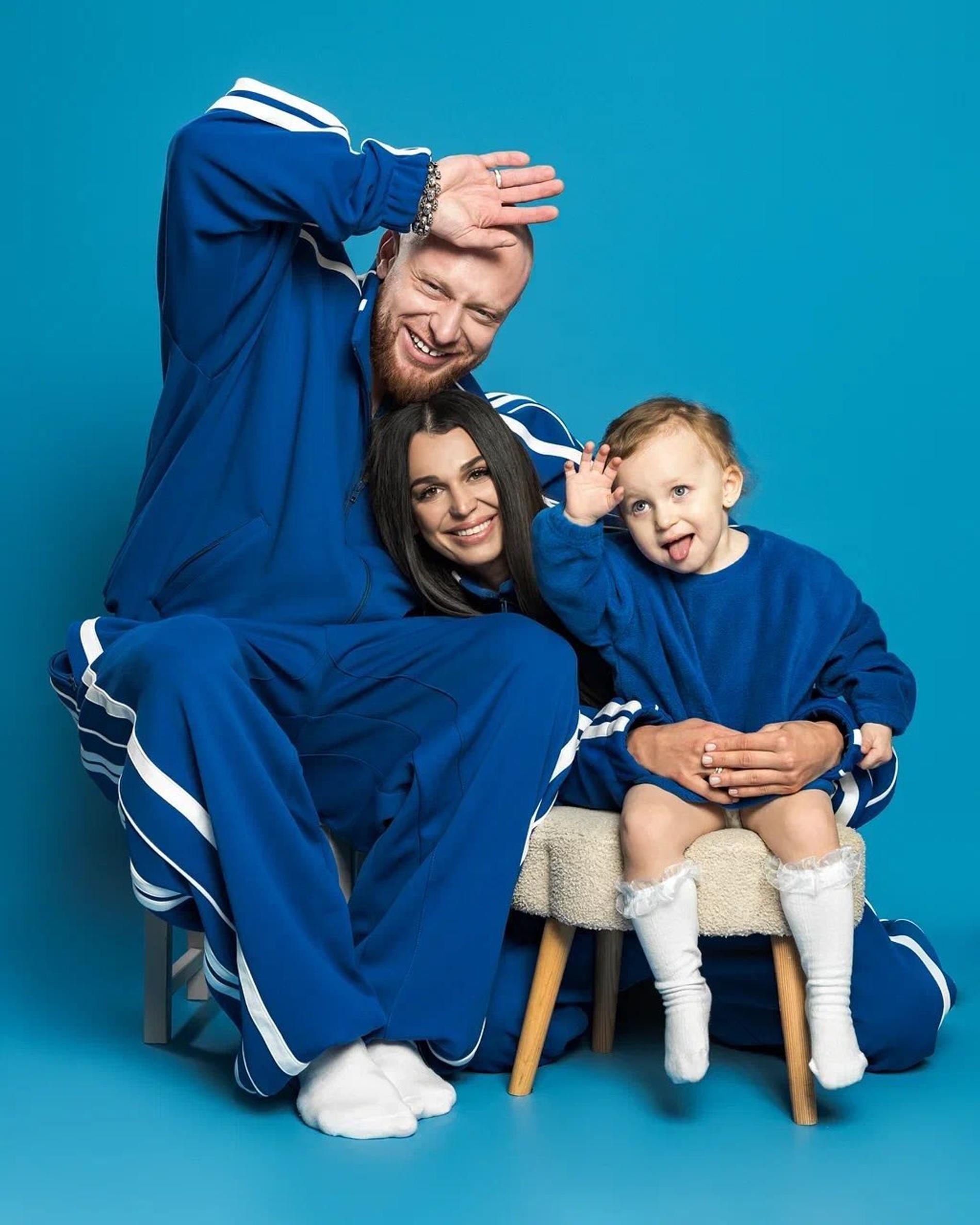 Леша Свик с женой и дочкой. Фото: Инстаграм* @alex_svik