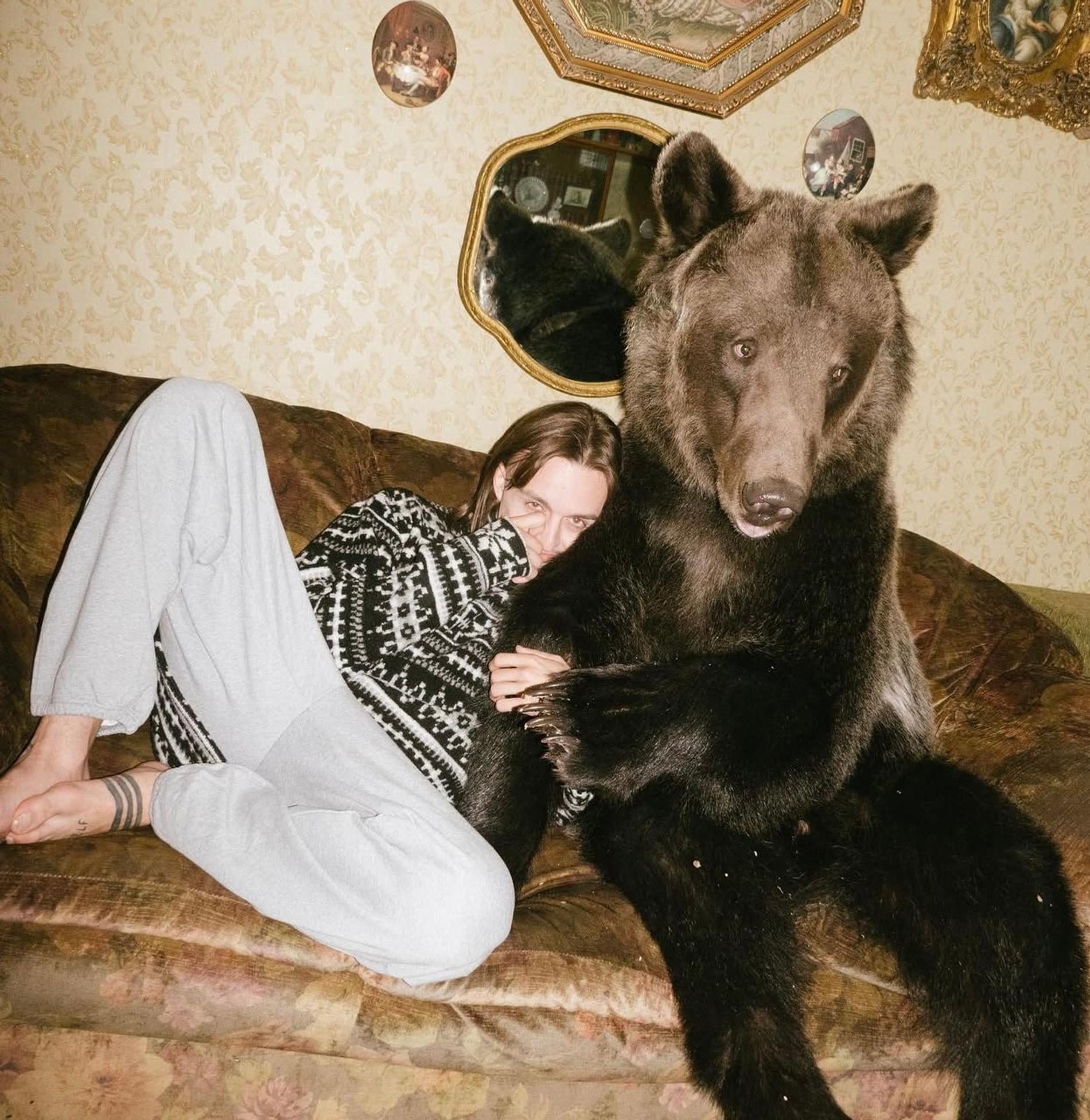 Томми Кэш с медведем. Фото: Инстаграм (запрещен в РФ) @tommycashworld