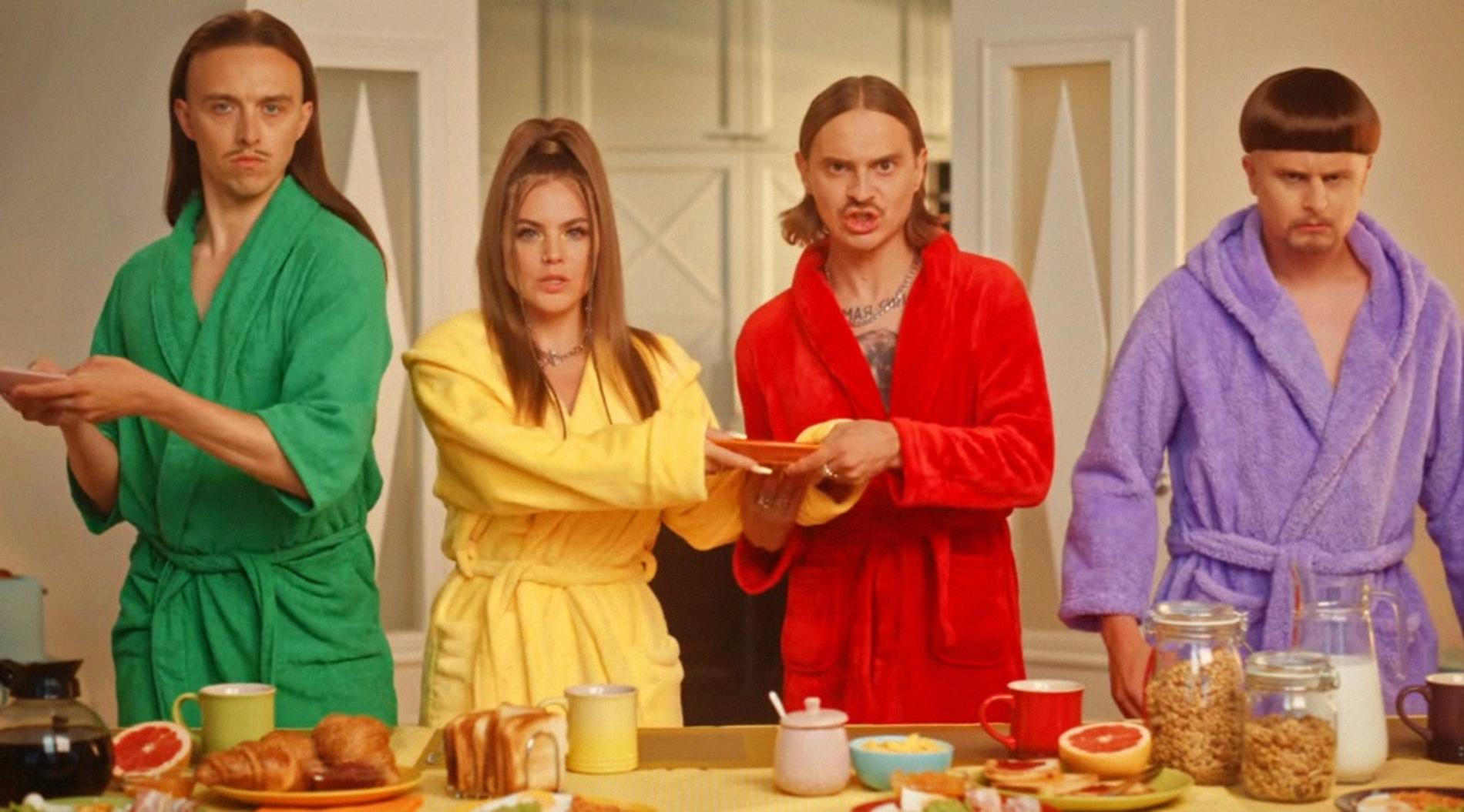 Томми Кэш в клипе группы Little Big. Фото: клип Turn It Up