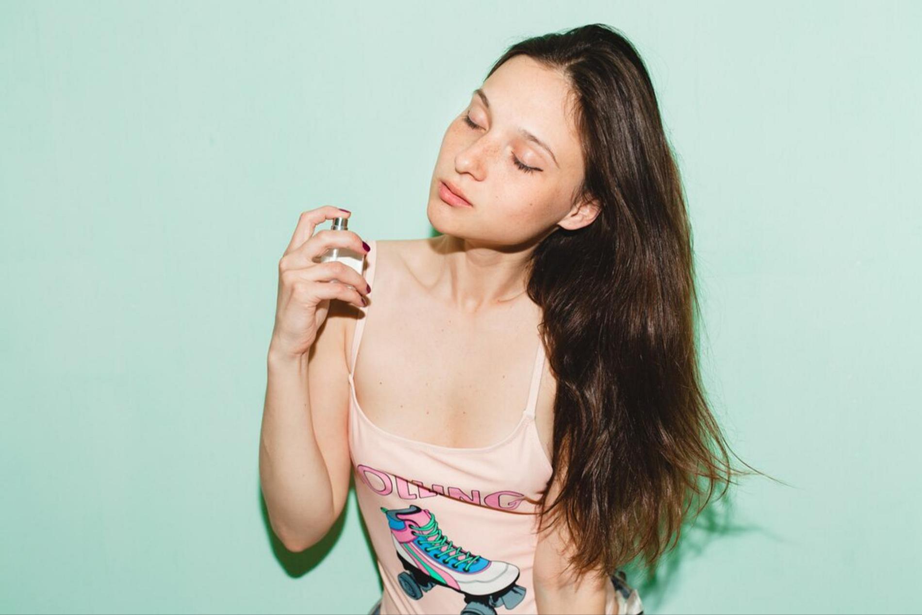 Парфюм — не самый бюджетный подарок женщине. Фото: Freepik