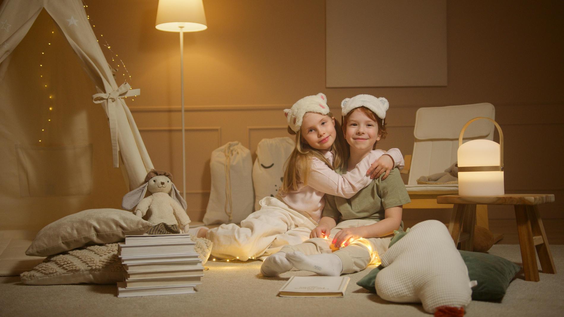 Бежевый мамы. Фото: Artem Podrez / pexels.com