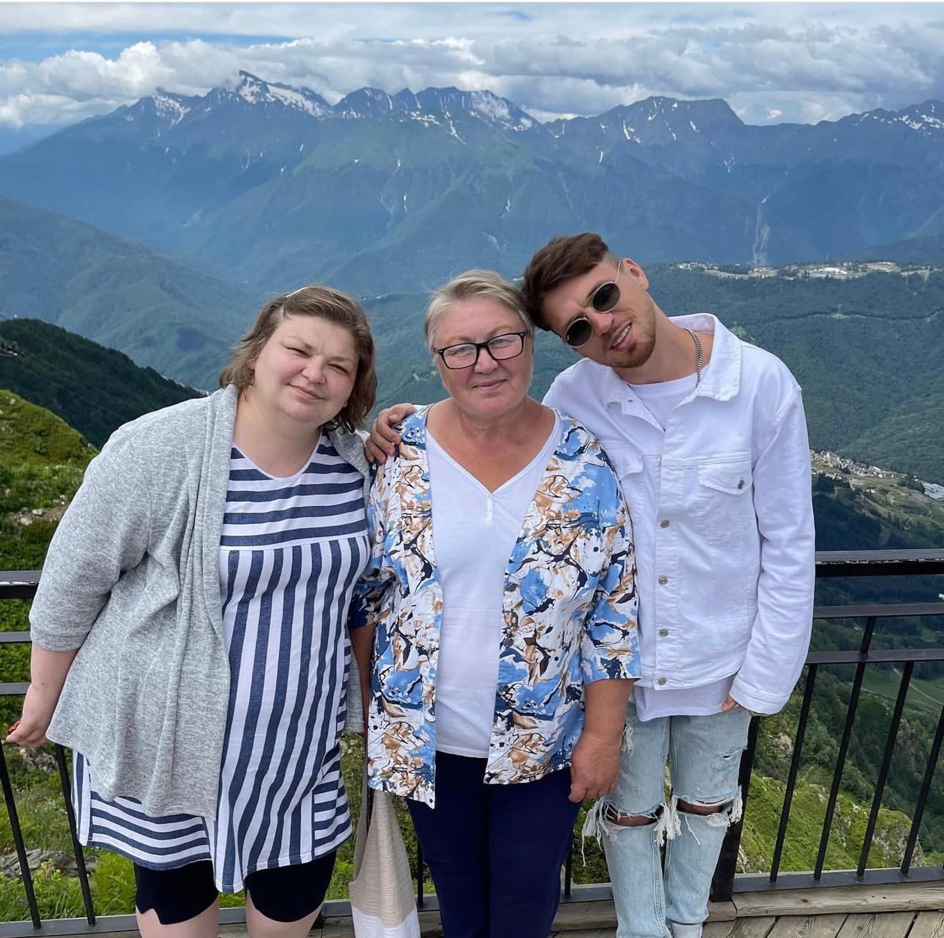 Татьяна Белогай с сыном и дочерью в Сочи. Фото: Инстаграм (запрещен в РФ) @tatyanabelogai