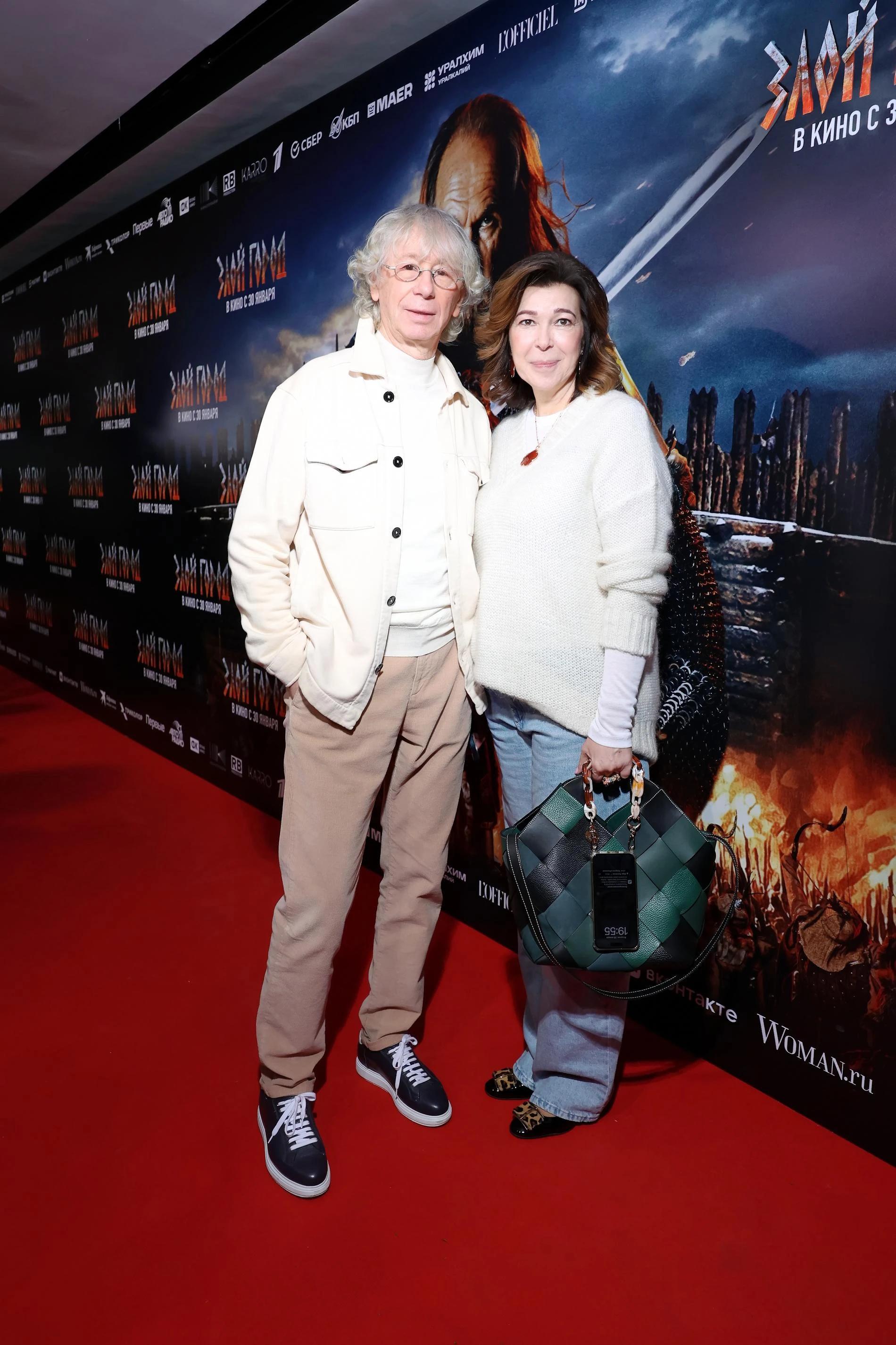 Аркадий Укупник с супругой на премьере фильма «Злой город». Фото: пресс-служба