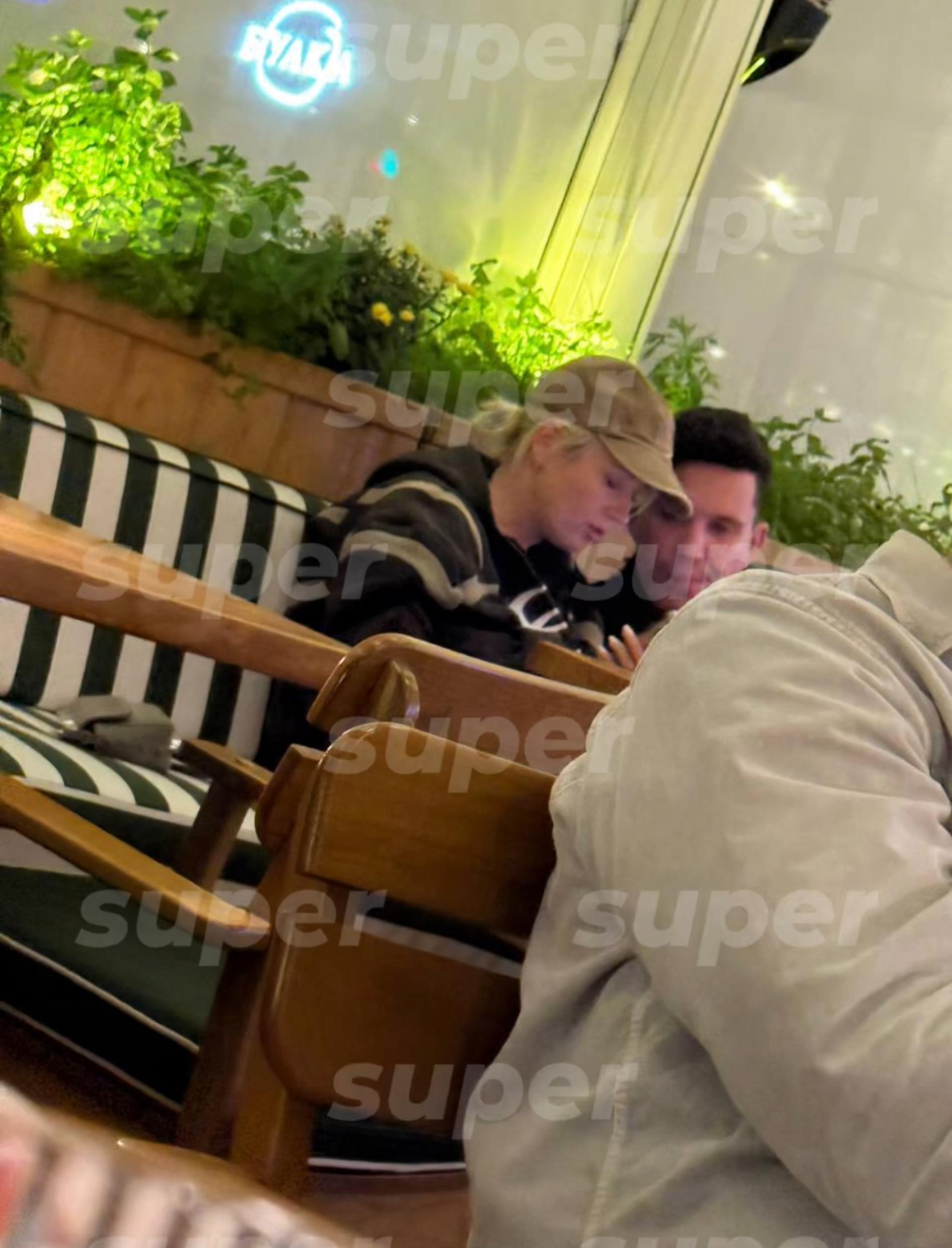 Клава Кока и Дима Масленников в ресторане. Фото: Super