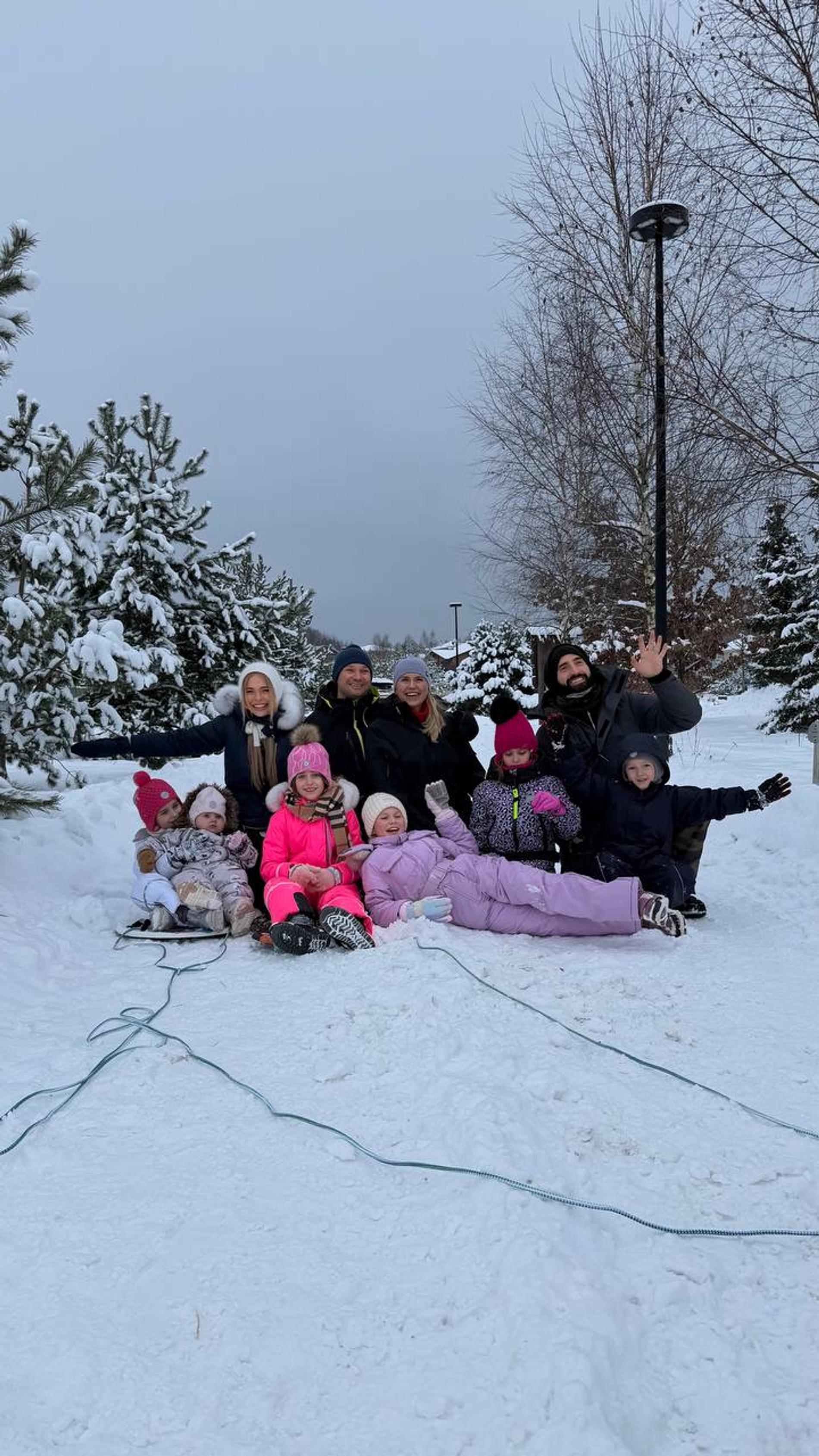 Анна Хилькевич с друзьями. Фото: ТГ-канал khilkevich_anna