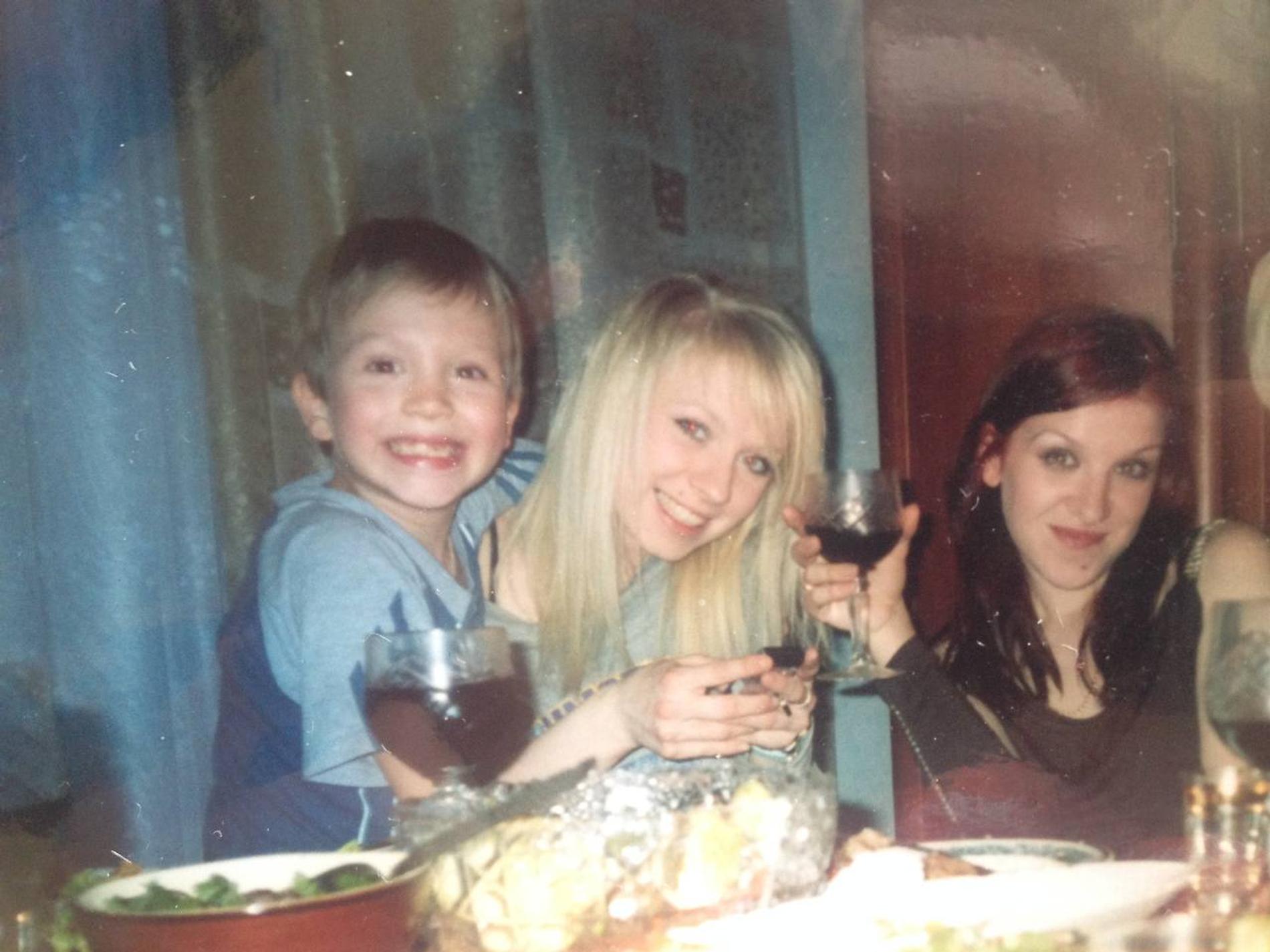 Лена Кукояка с сестрой. Фото: Telegram-канал Кукояка на связи