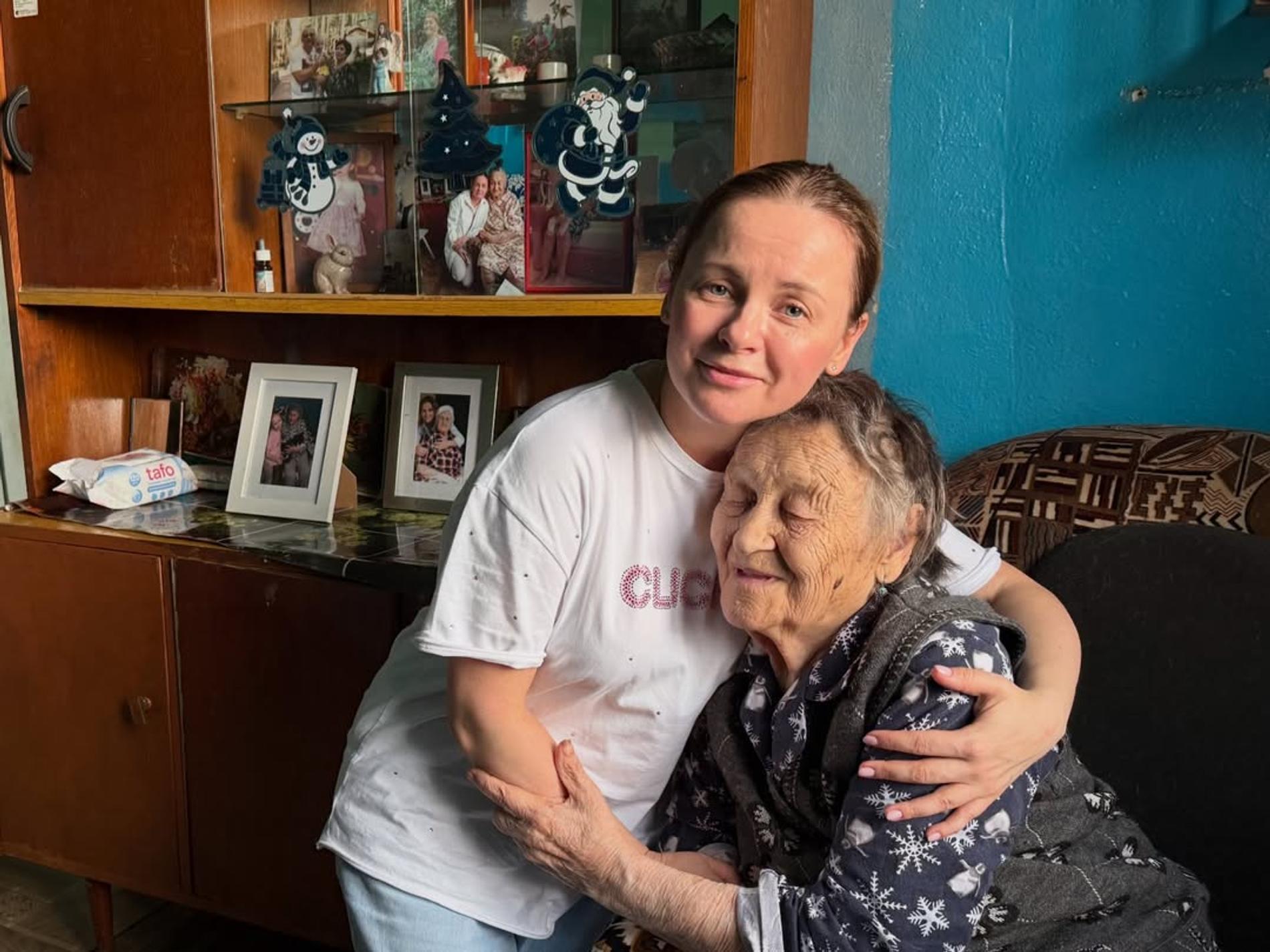 Юлия Проскурякова с бабушкой. Фото: Инстаграм (запрещен в РФ) @uliaveronika