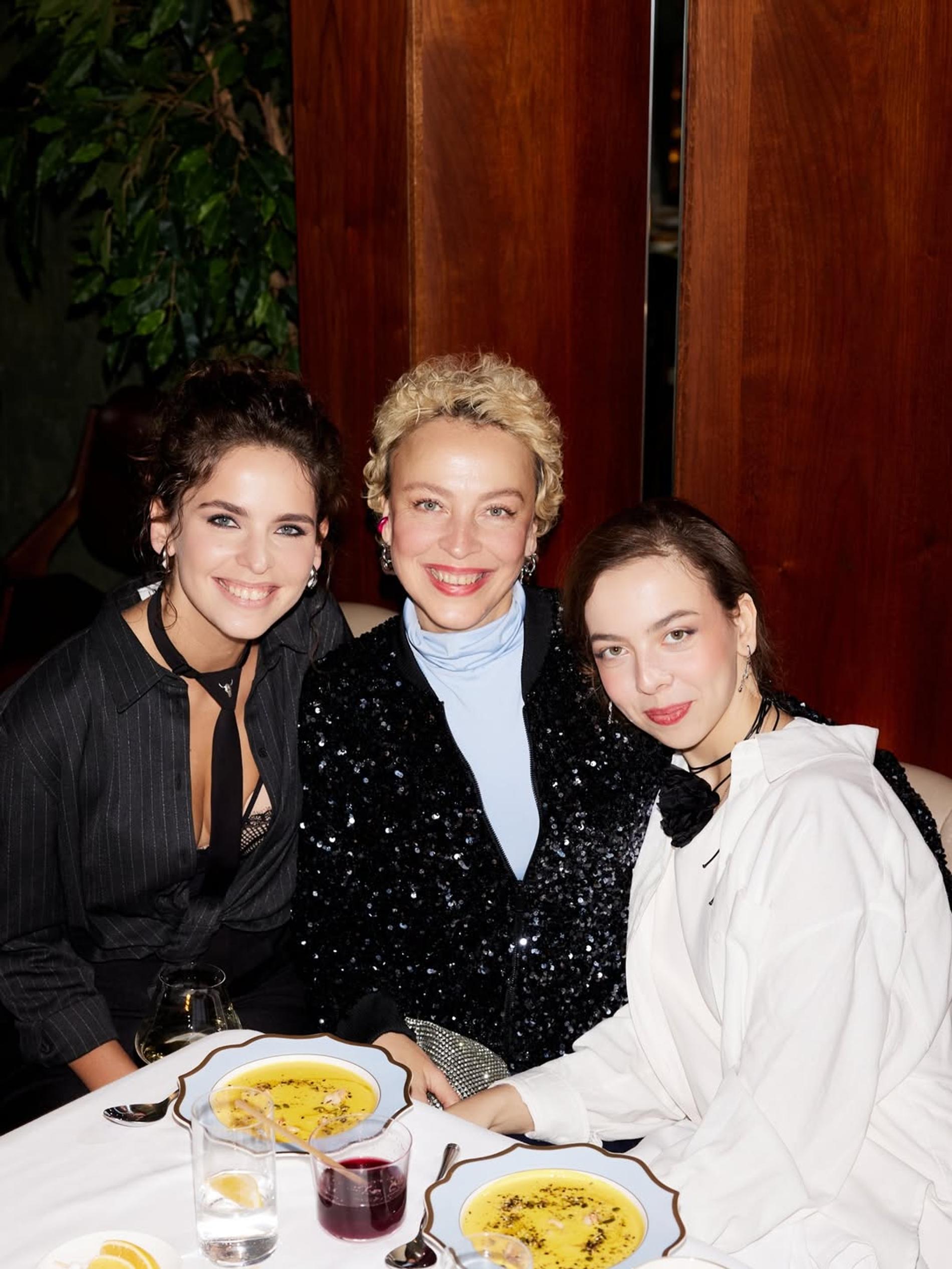 Лиза Моряк с семьёй. Фото: Инстаграм (запрещён в РФ) @moryakliza