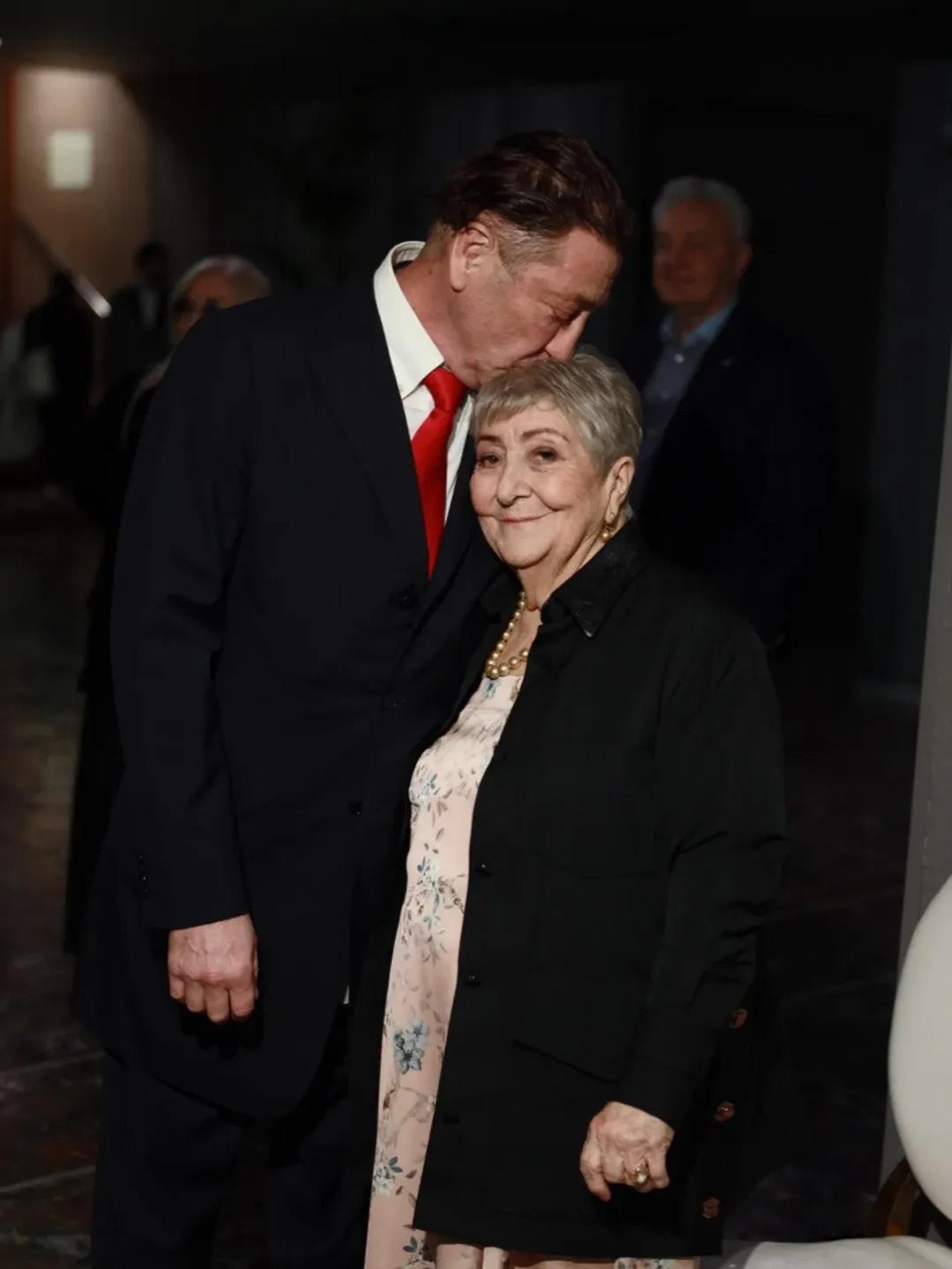 Григорий Лепс с мамой. Фото: Инстаграм (запрещён в РФ) @gvleps