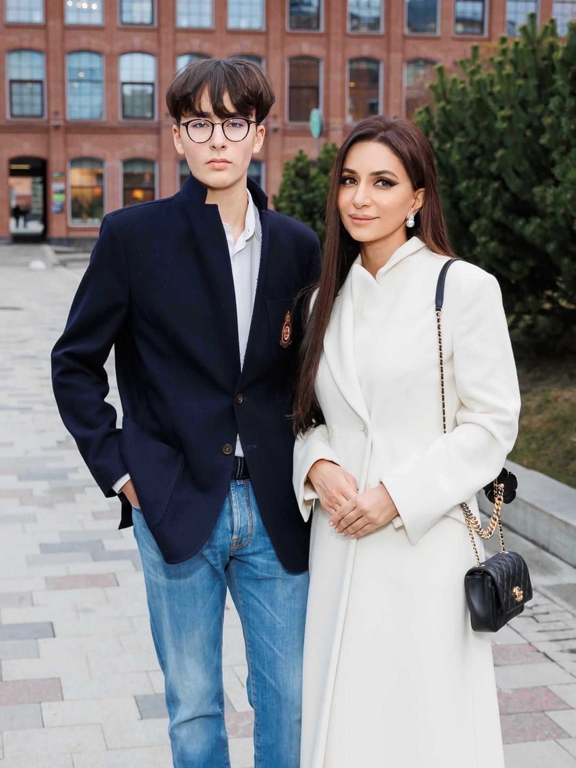 Зара с сыном. Фото: Инстаграм (запрещен в РФ) @zara_music