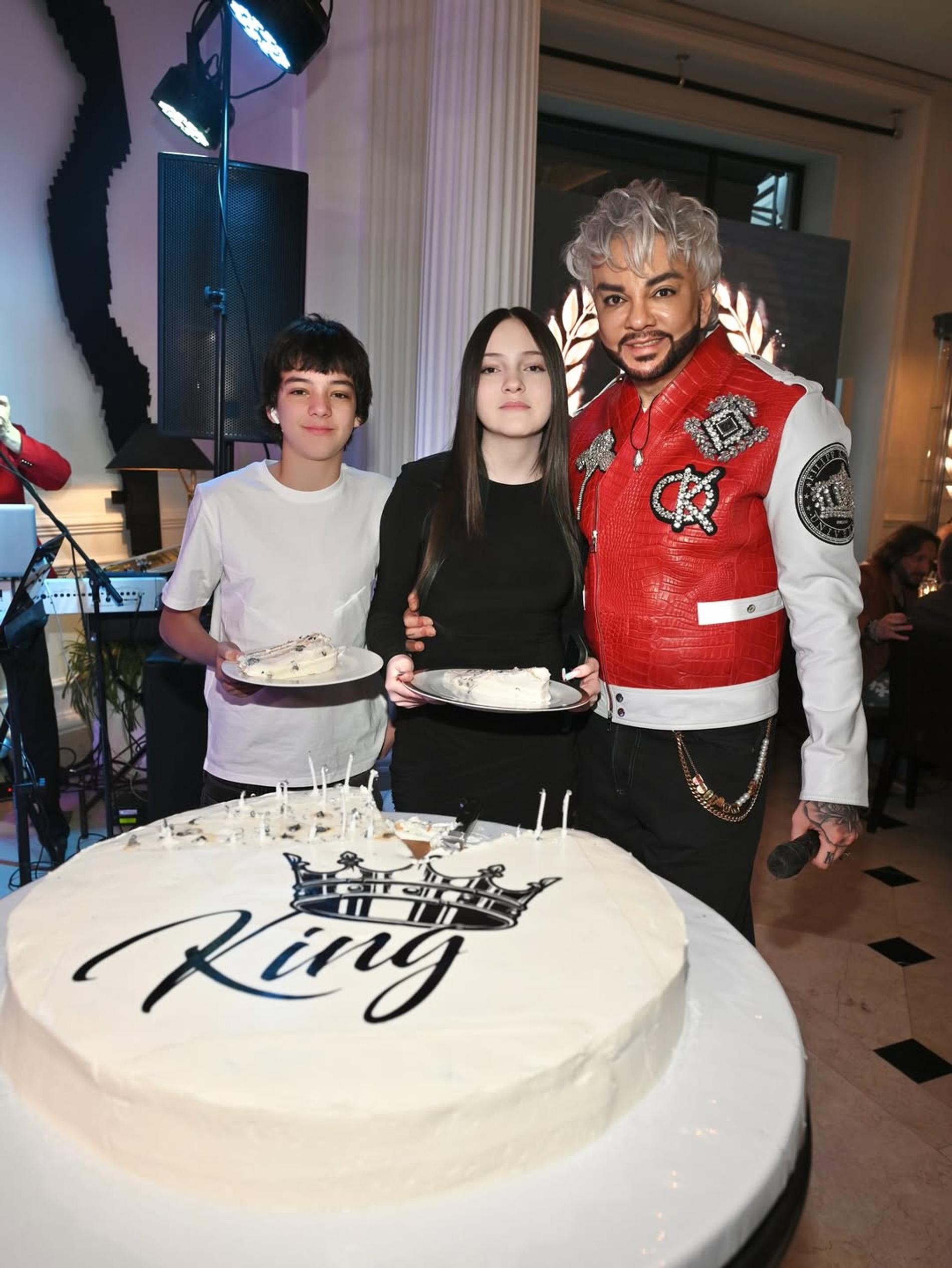 Филипп Киркоров с детьми. Фото: Инстаграм (запрещён в РФ) @fkirkorov